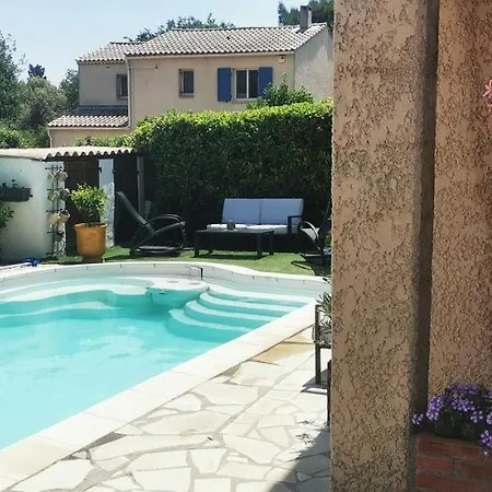 Chambre Privee Dans Villa Avec Piscine Et Jacuzzi A Sanary Bed and Breakfast *