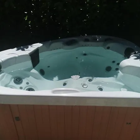 Chambre Privee Dans Villa Avec Piscine Et Jacuzzi A Sanary Frühstückspension